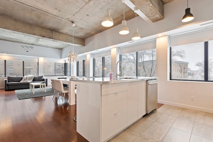 Modern | Plateau – Downtown | Free parking!