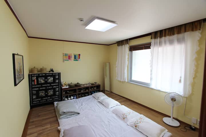 There is 1 wall-mounted air conditioner.