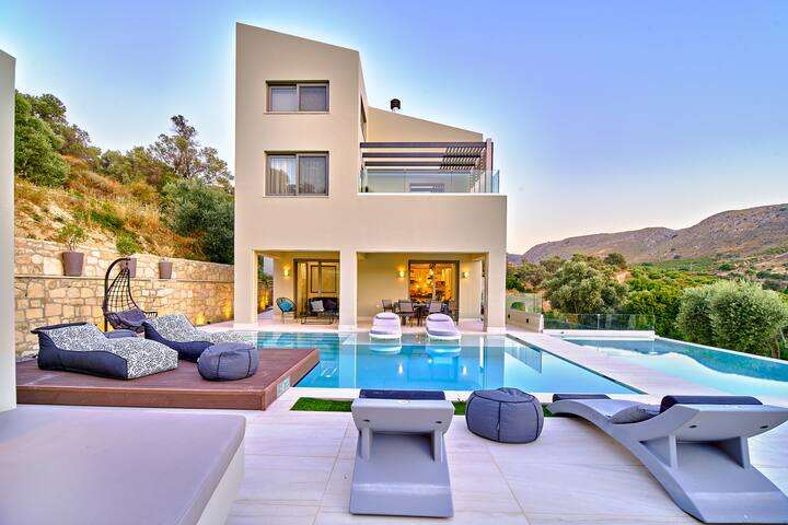Premium Villa with 72 sqm Heated Pool in Nature gallery image 4