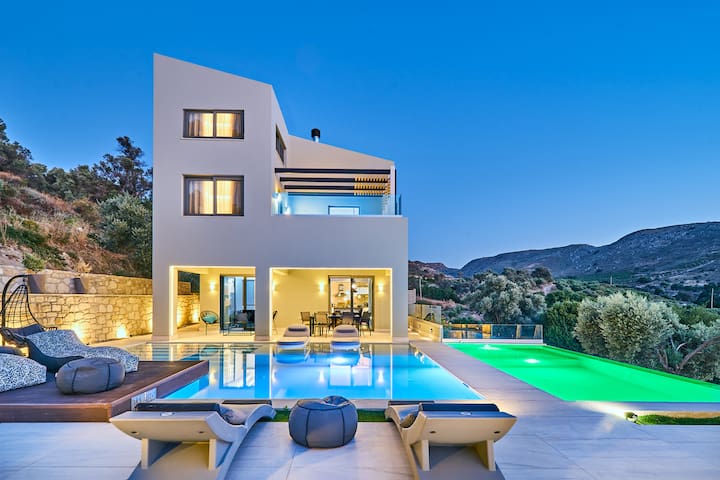 Premium Villa with 72 sqm Heated Pool in Nature gallery image 5