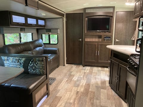 Top Airbnb: Twin Ponds Deluxe RV Camper in Saranac Lake