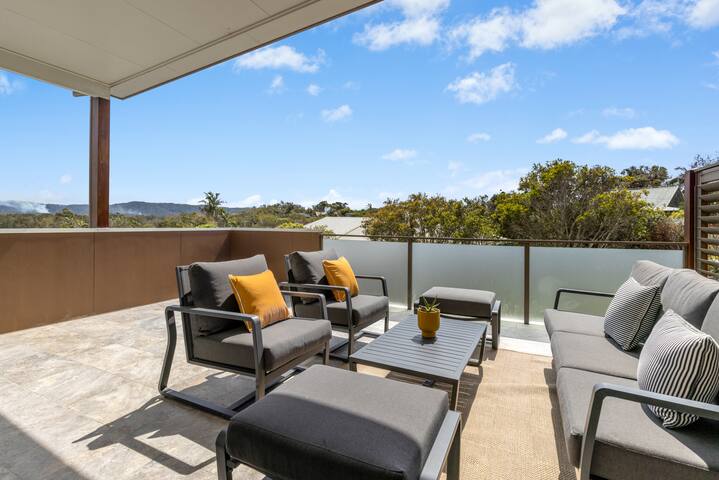 Emerald Beach Home with a View gallery image 4