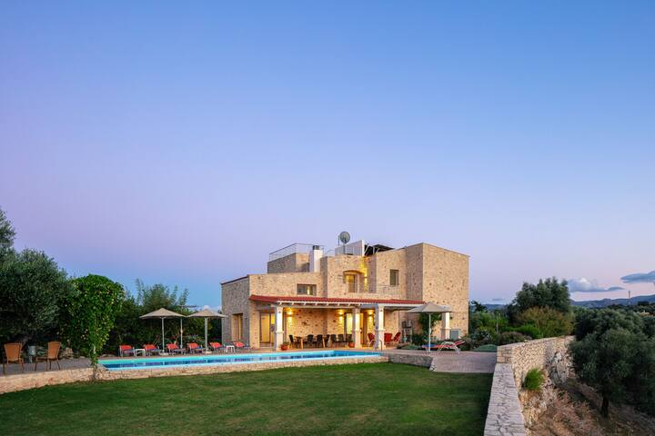 Villa Luni, a natural haven! gallery image 5