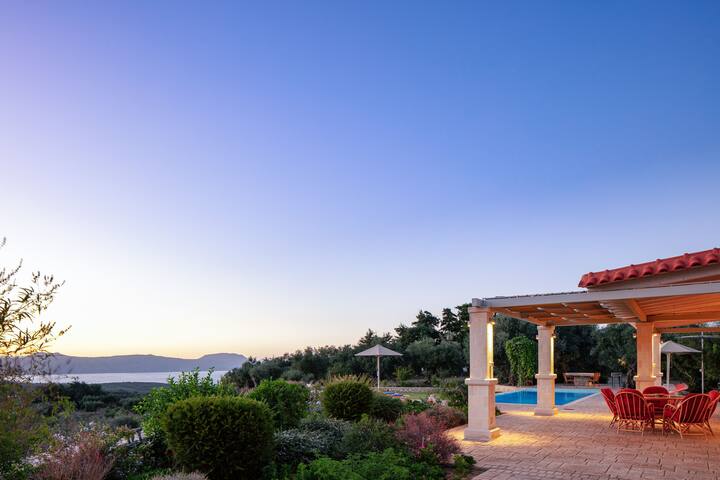 Villa Luni, a natural haven! gallery image 3