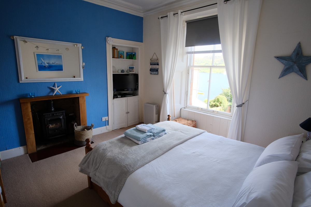 Main Bedroom -  King and Bunks, plus TV (not too smart)