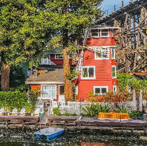 The Luxurious Historic Windmill Silo House gallery image 2