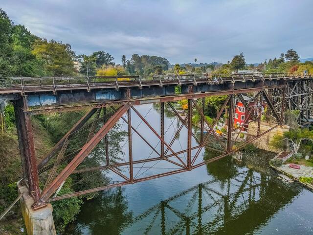 The Luxurious Historic Windmill Silo House gallery image 3