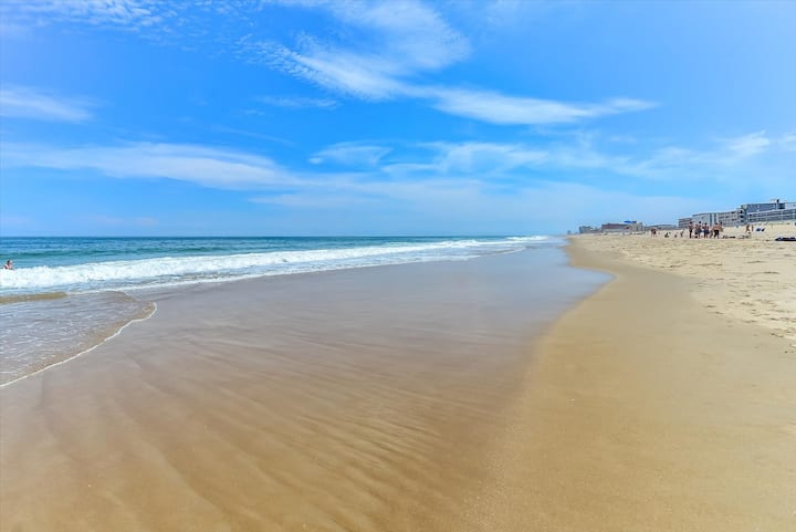 Amplio, Bien Iluminado 2br2ba Oceanview Condo - ¡Menos De 50 Pasos De La Playa! - Ocean City