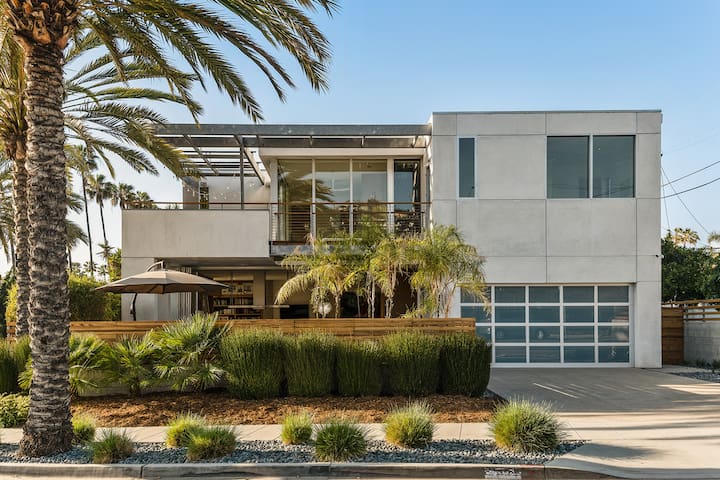 La Jolla Modern Beach House gallery image 2