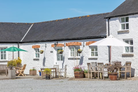 Cosy cottage minutes from the beach and coast path