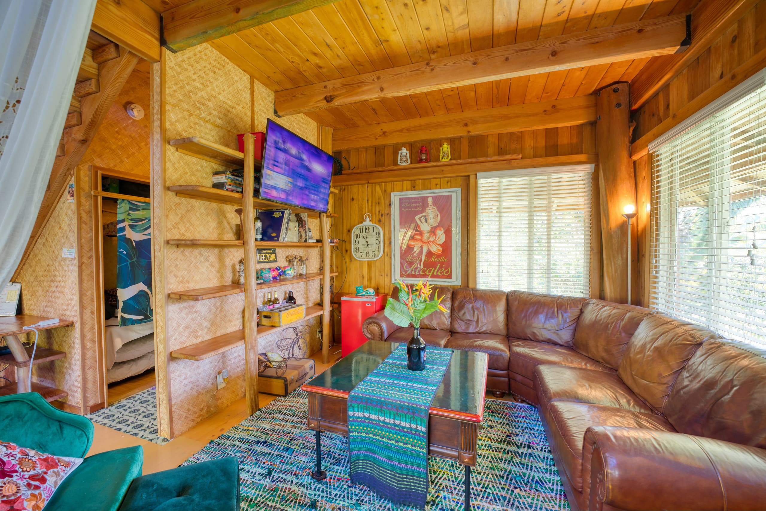 Cabin in Hawaiian Paradise Park · ★4.85 · 3 bedrooms · 4 beds · 1.5 private baths - Image 3