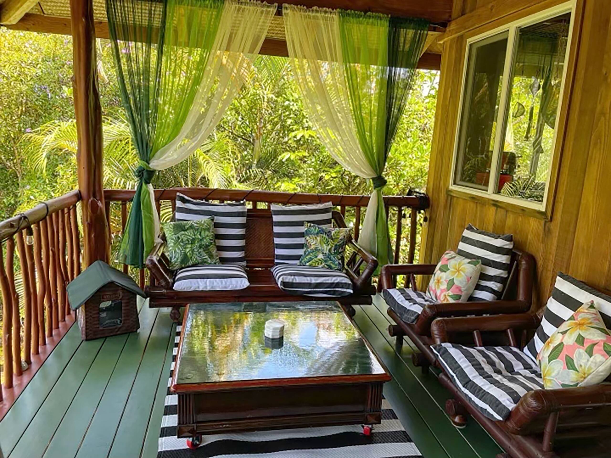 Cabin in Hawaiian Paradise Park · ★4.85 · 3 bedrooms · 4 beds · 1.5 private baths - Image 32
