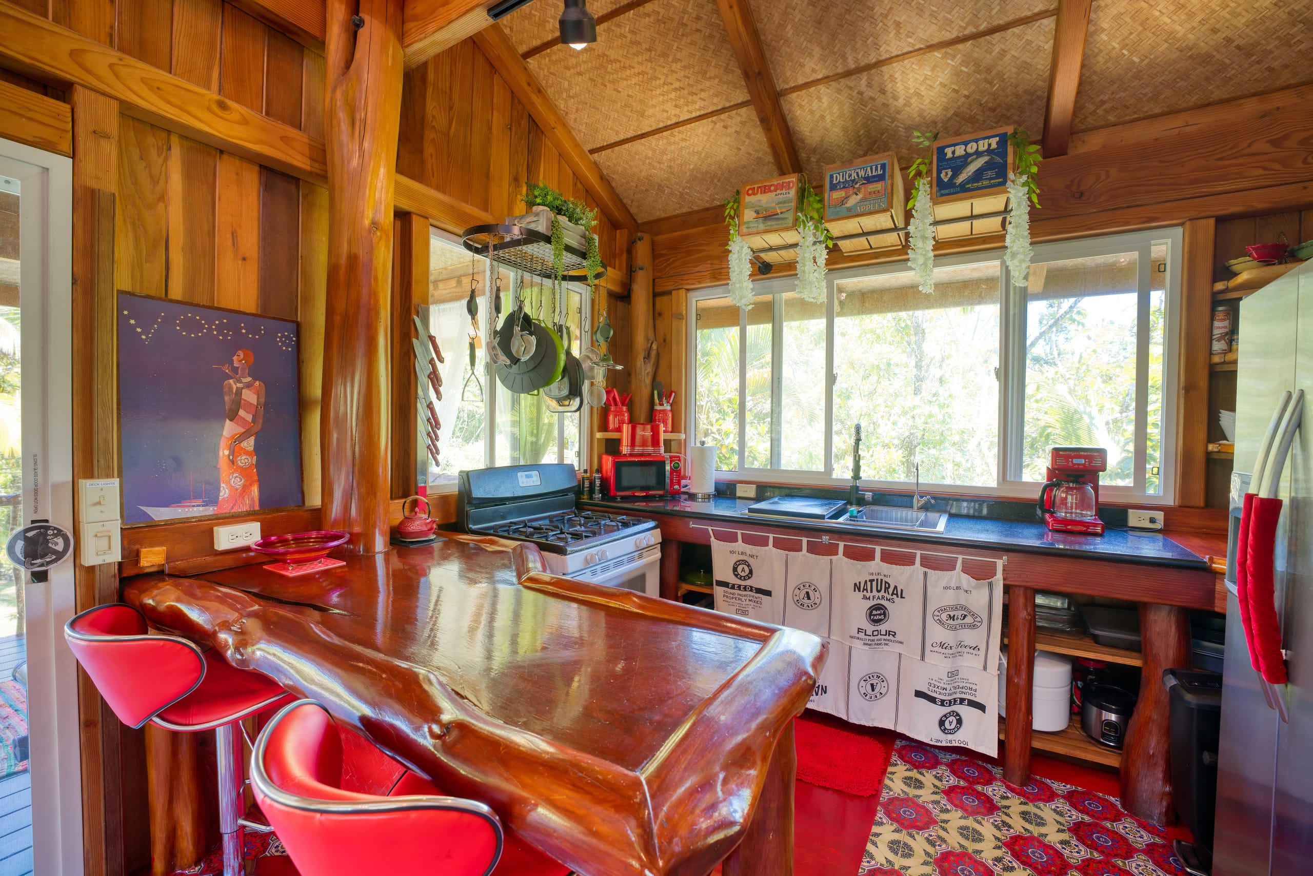 Cabin in Hawaiian Paradise Park · ★4.85 · 3 bedrooms · 4 beds · 1.5 private baths - Image 8