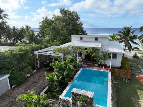 Coco Beach house, aircon, pool, stunning.