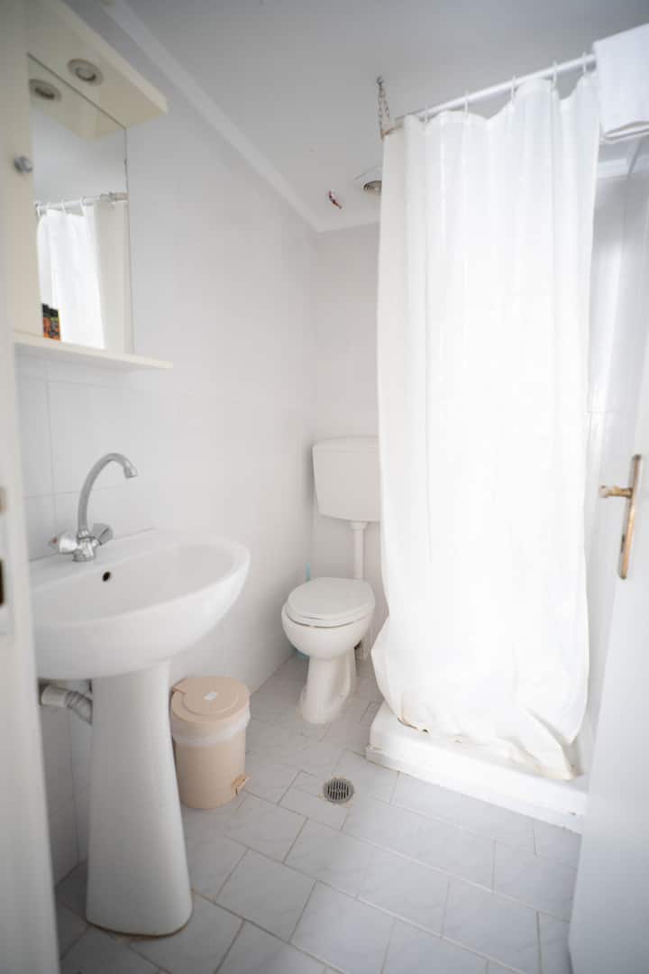 Open Plan, Twin-Bed, 4 mins Walk to Old Town #B2