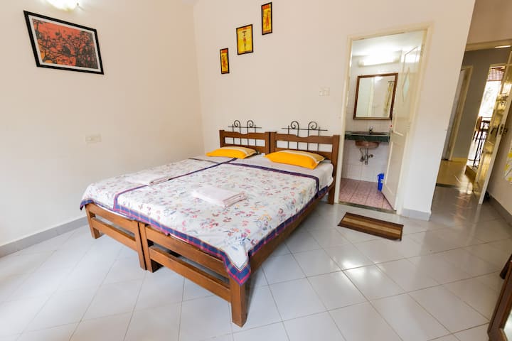 Bedroom 1 image 2