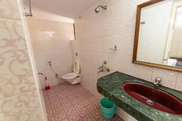 Full bathroom 3 image 1
