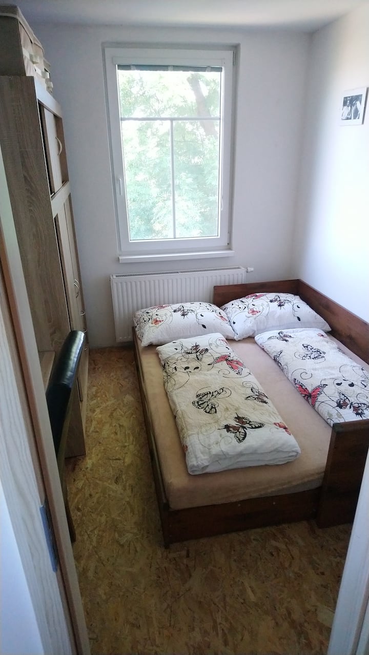 Na prvom katu, manja soba s krevetom na rasklapanje