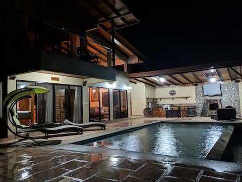 Casa de Marafiki! Secluded Romantic Ocean Views