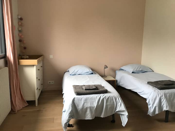 2号卧室，配备双人床或特大号床