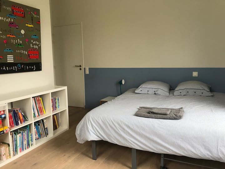 3号卧室，配备双人床或特大号床