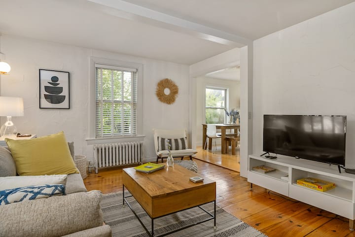 Walk To Town Sunny Charmer|4 Beds|1.5 Baths - Portsmouth, NH