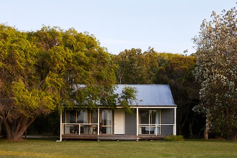 MYSTERY BAY COTTAGES: COUNTRY & BEACHES