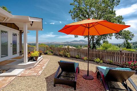 Stunning Mountain Views From a Charming Retreat
