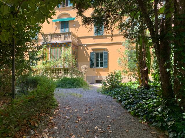 Chez Fratellini, with parking & the Circus History gallery image 5