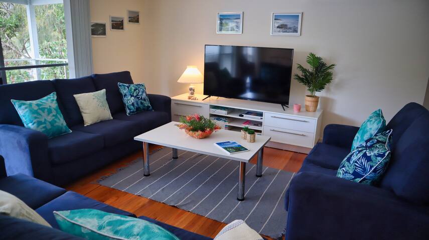 Cerulean Blue Combo 5 bedroom close to beach cafe gallery image 4