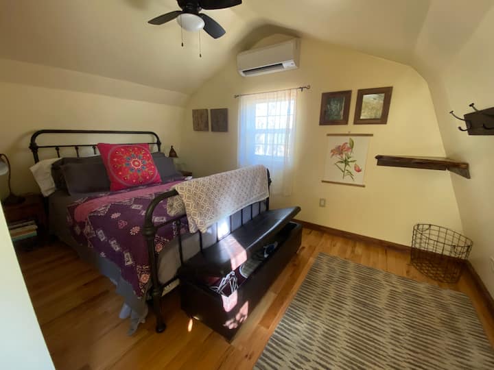 Queen sized bed with aircon/heat and fan in a cozy nook on second level.