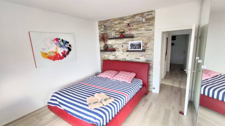 Master Bedroom, 160 cm bed