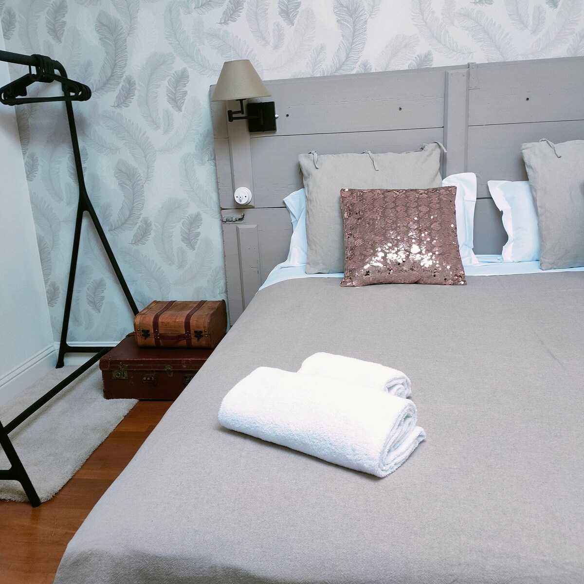 غرفة نوم ثانية بسرير مزدوج أو غرفتي نوم فرديتين