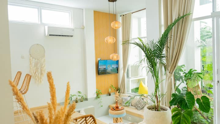Tropical Hideaway Villa + Pool In Jogja City - Yogyakarta