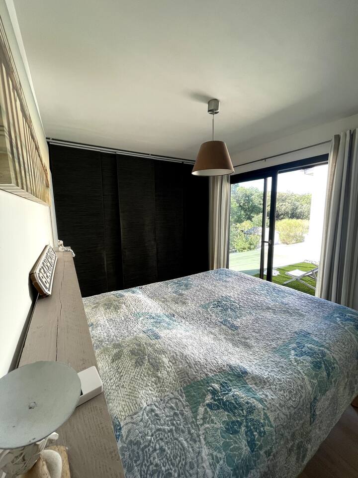 带露台的3楼卧室