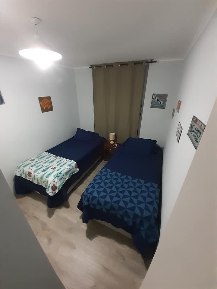 Segunda habitación, piso laminado, amplio closet, almohadas extras.