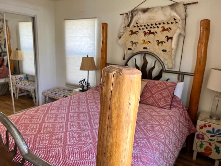 Chambre principale avec lit Queen Size