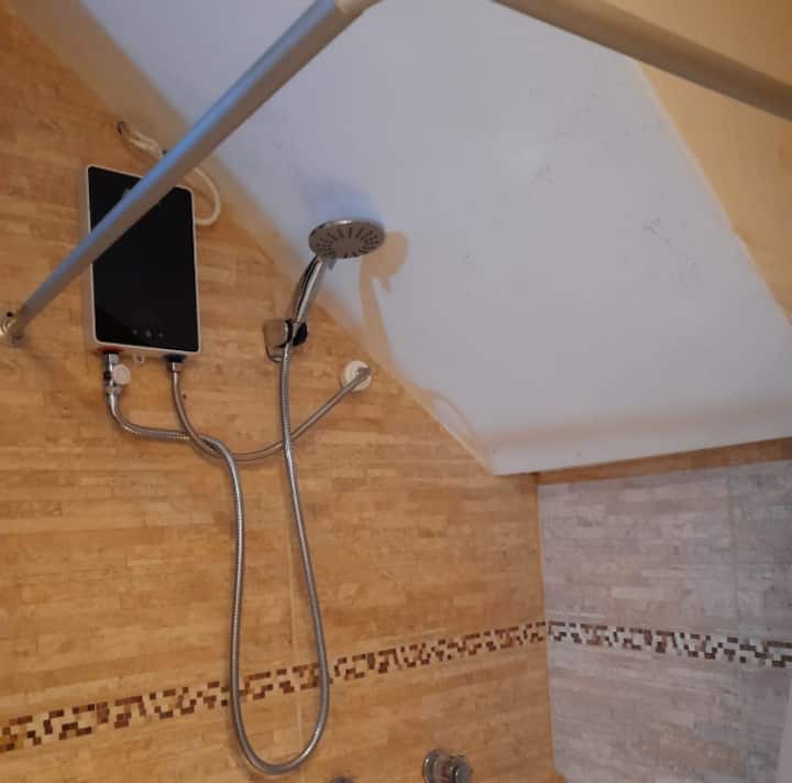 MINI STUDIO/PRIVATE BATHROOM AND PRIVATE ENTRANCE