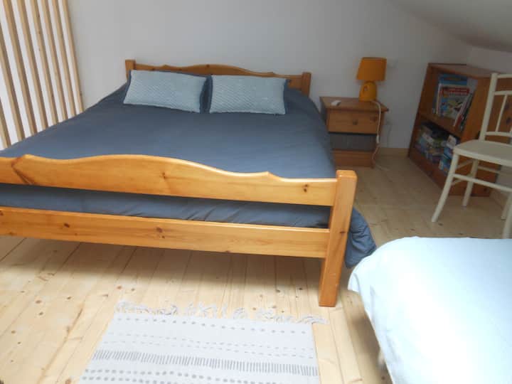 غرفة نوم 2 ميزانين 1 سرير 140 + 1 سرير 90