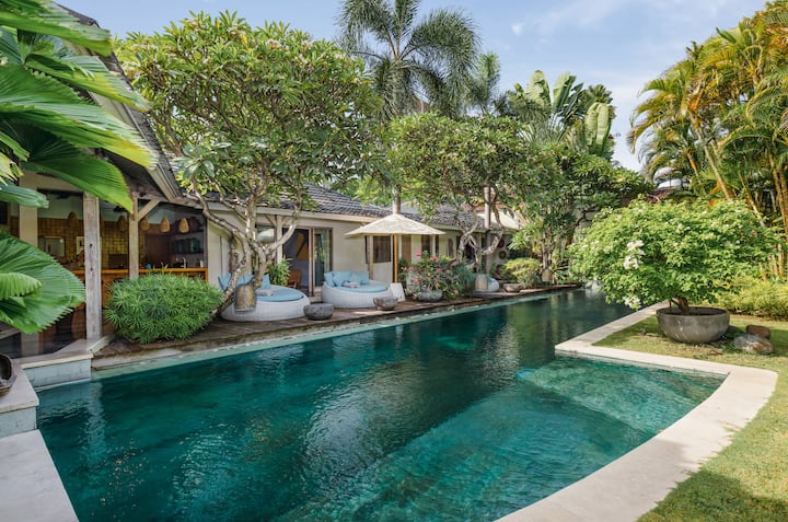 Stunning Stylish Comfort In Seminyak Heart Of Upscale Villa