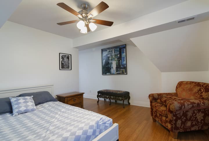 Hlavná spálňa na poschodí 5A