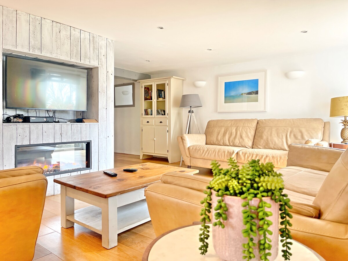 Top Airbnb: Skyber | Low Occupancy Discount | Golf Simulator in St. Gennys