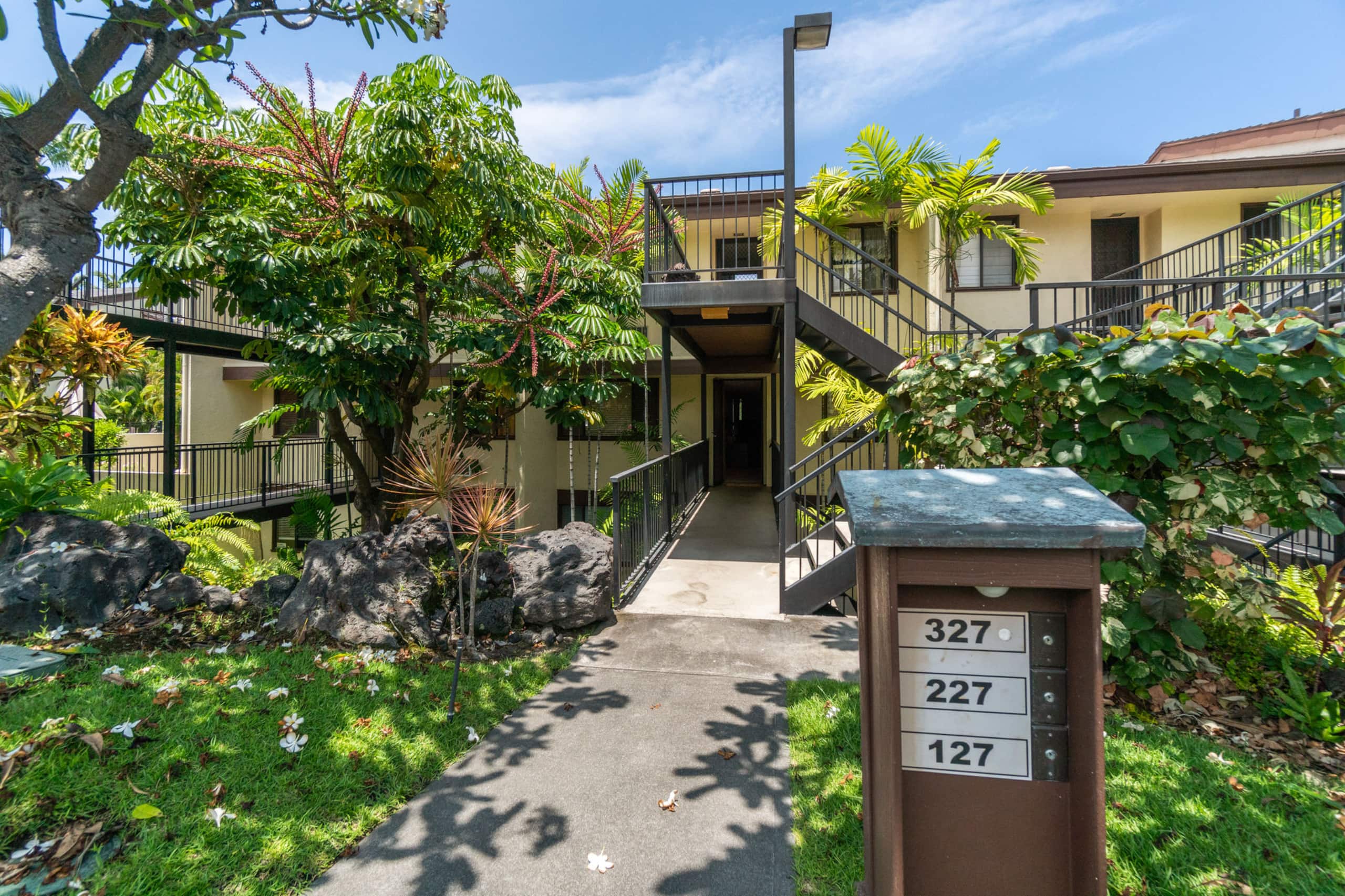 Condo in Kailua-Kona · ★4.44 · 2 bedrooms · 2 beds · 2 baths - Image 29