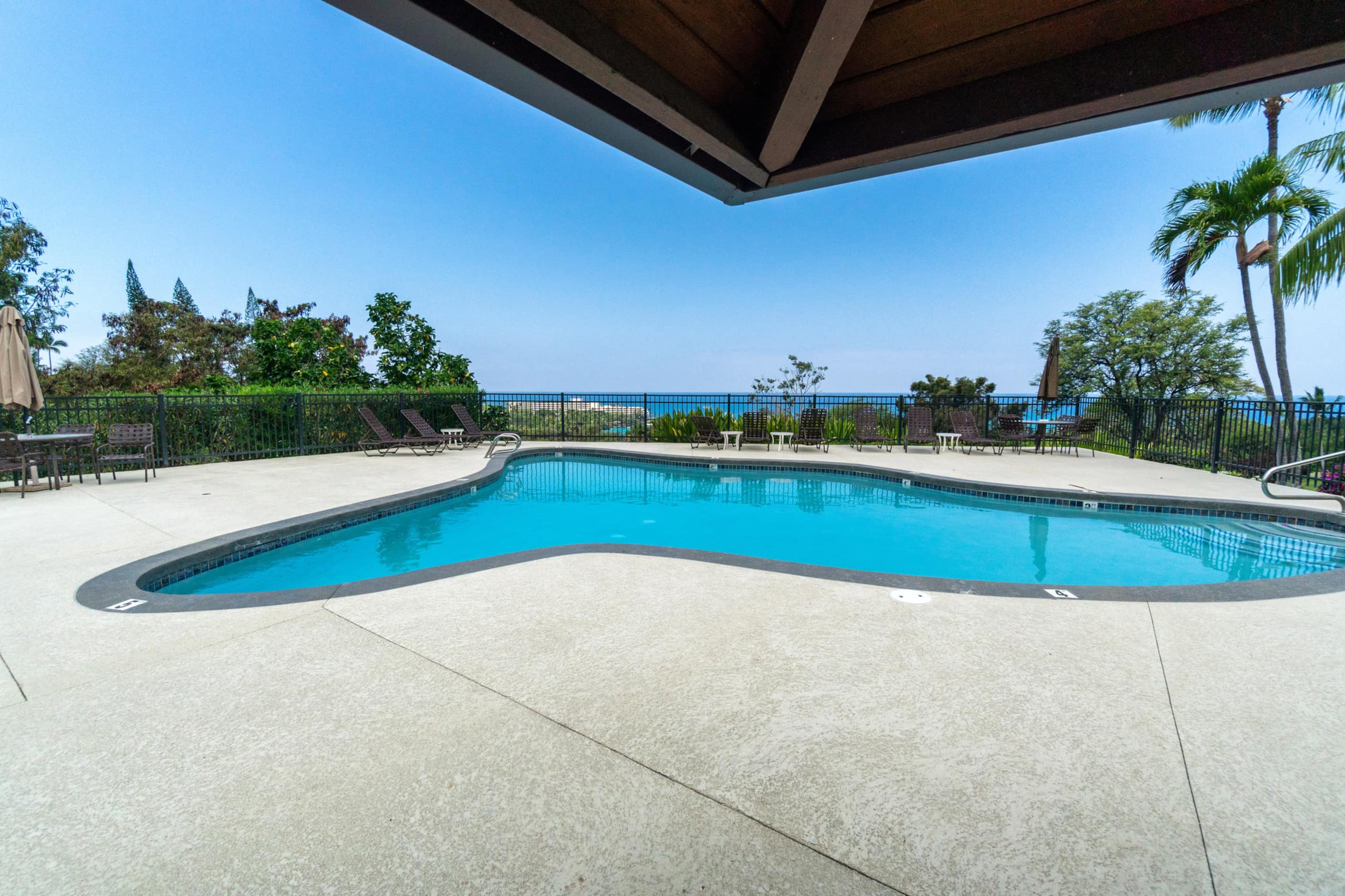 Condo in Kailua-Kona · ★4.44 · 2 bedrooms · 2 beds · 2 baths - Image 26