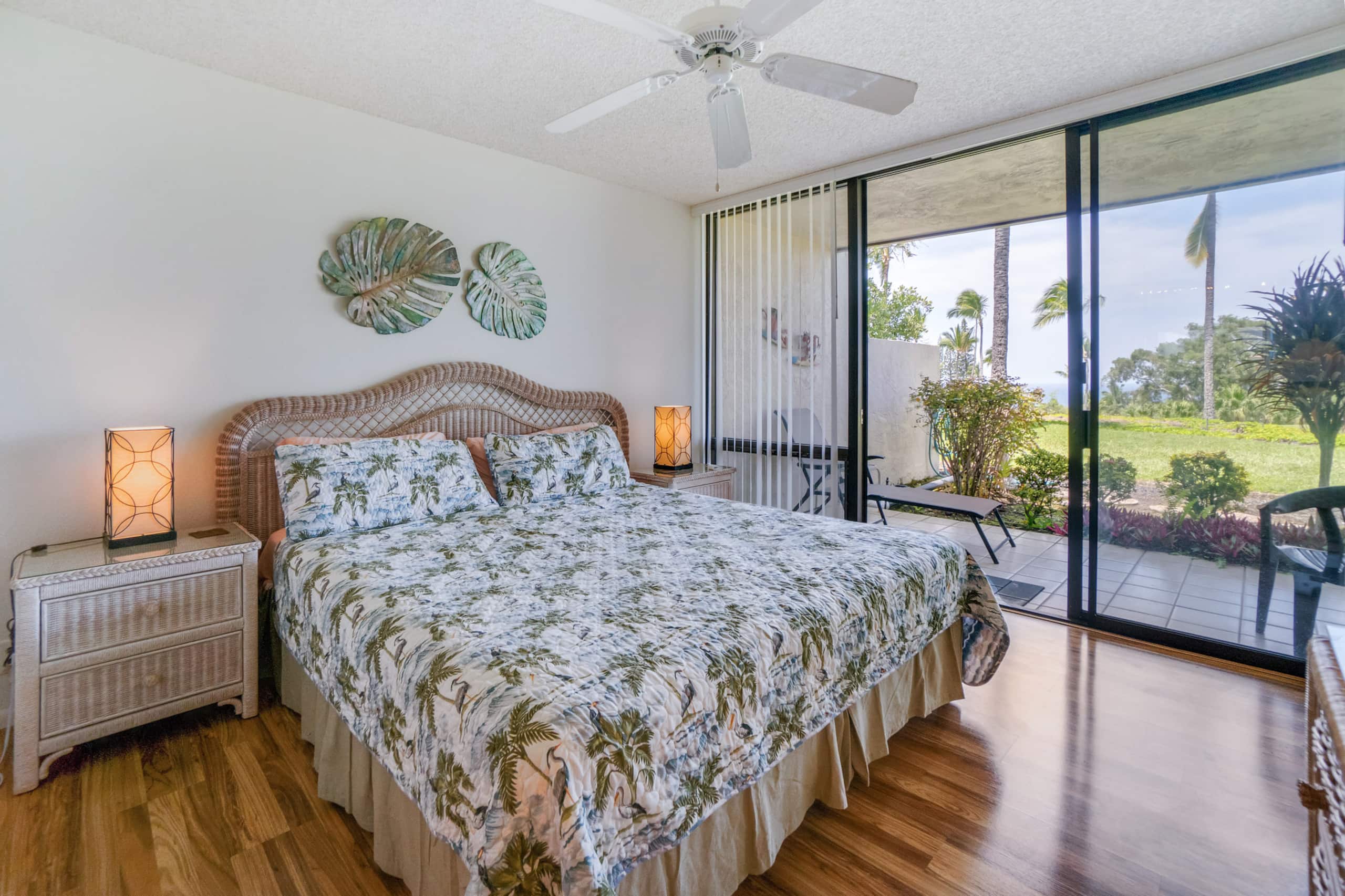 Condo in Kailua-Kona · ★4.44 · 2 bedrooms · 2 beds · 2 baths - Image 11