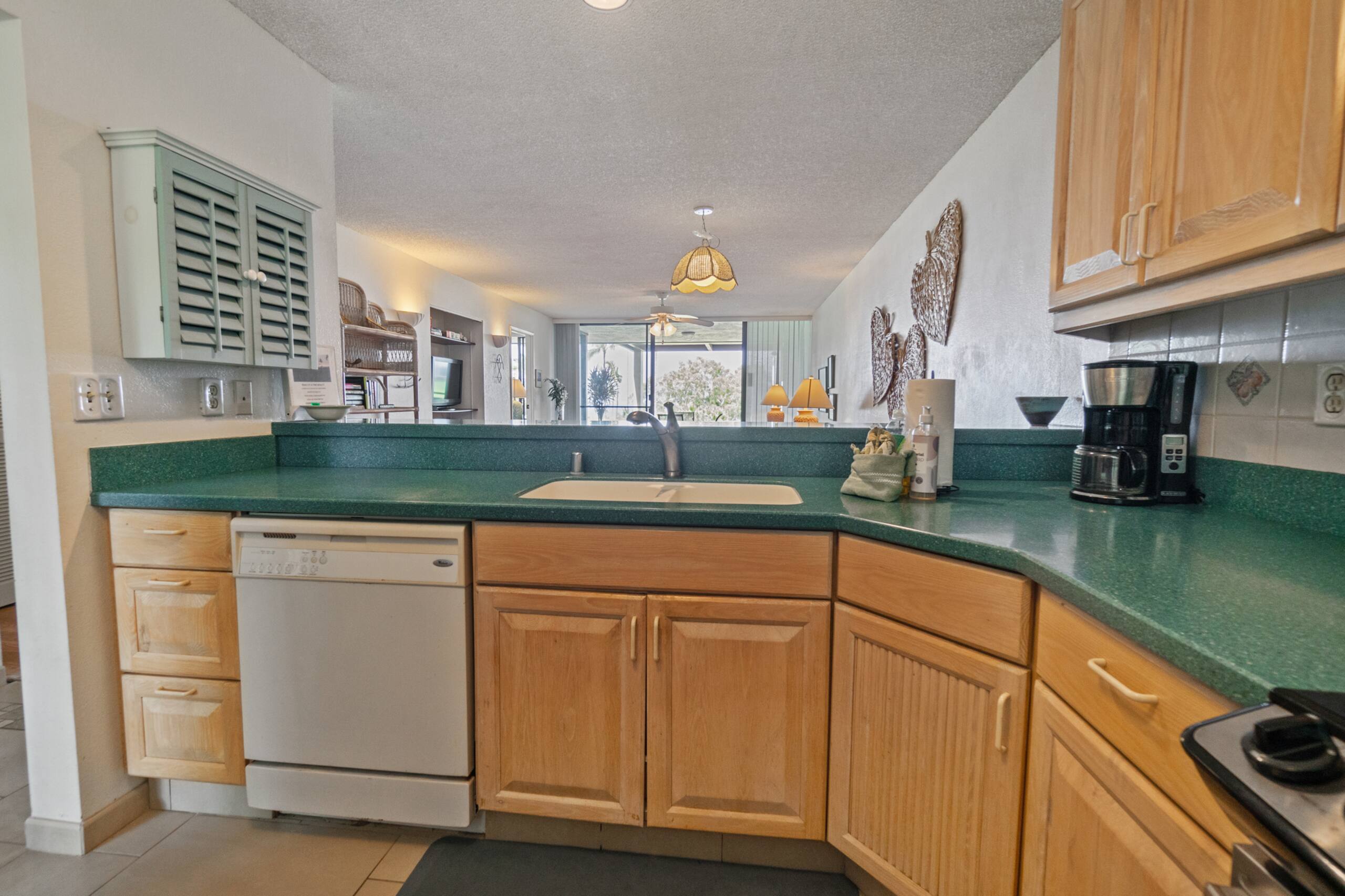 Condo in Kailua-Kona · ★4.44 · 2 bedrooms · 2 beds · 2 baths - Image 10