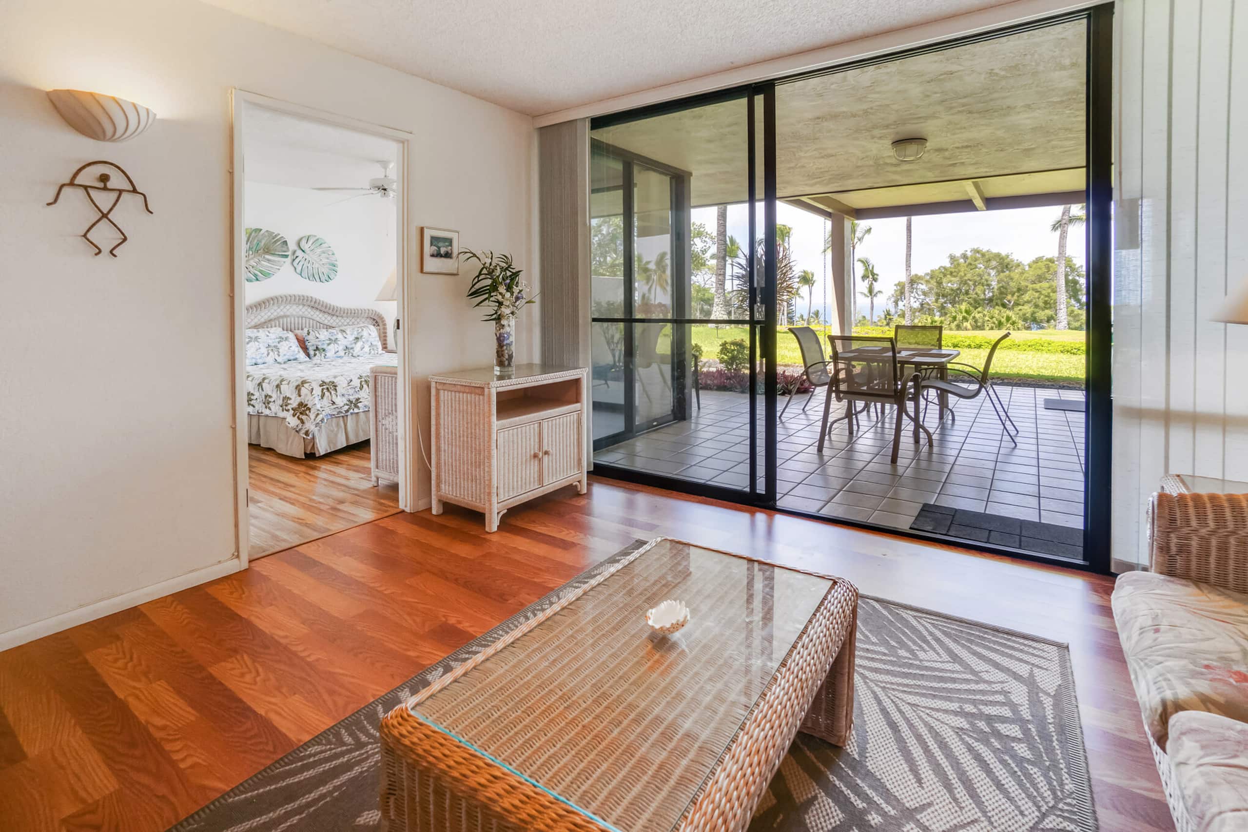 Condo in Kailua-Kona · ★4.44 · 2 bedrooms · 2 beds · 2 baths - Image 8
