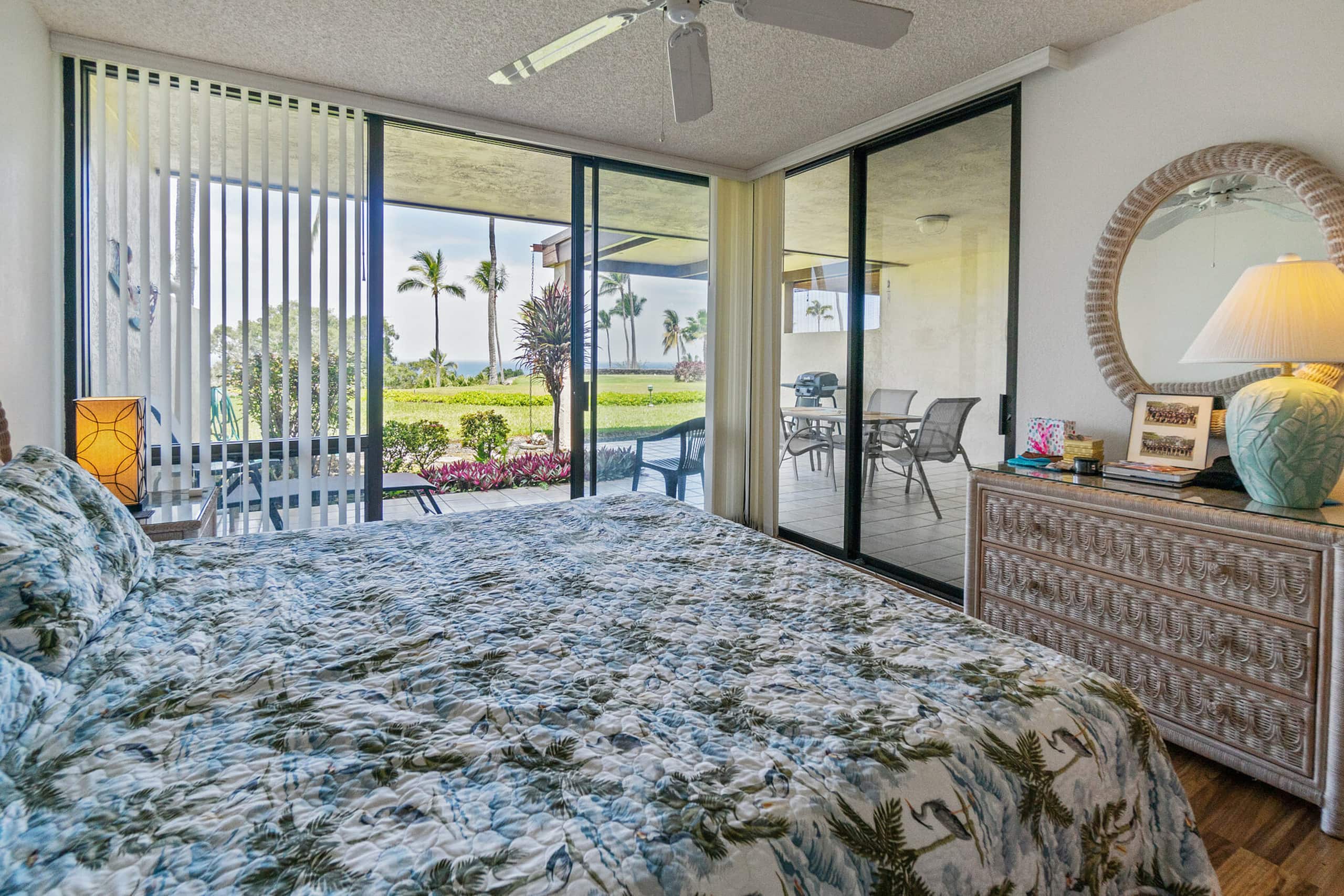 Condo in Kailua-Kona · ★4.44 · 2 bedrooms · 2 beds · 2 baths - Image 14