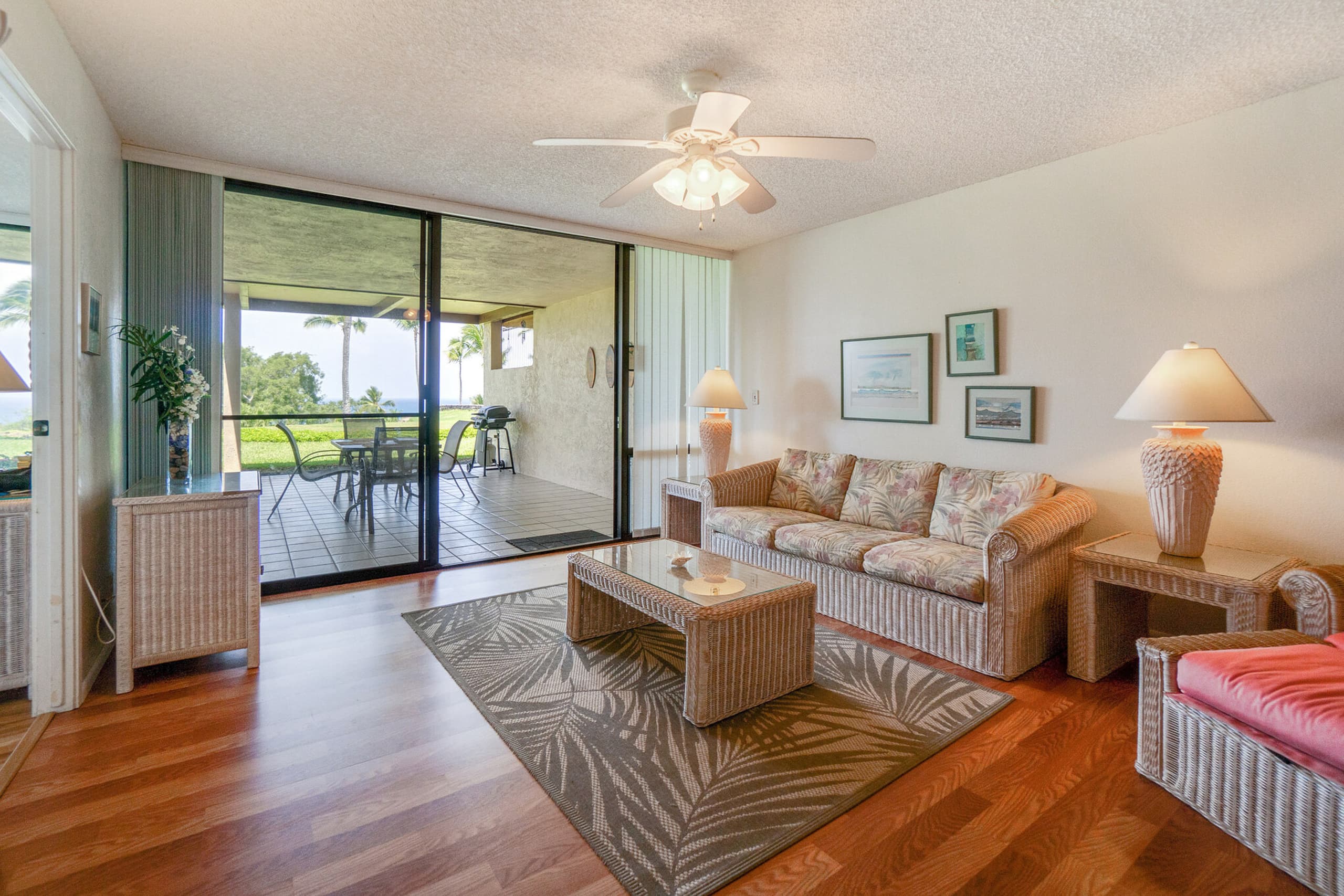 Condo in Kailua-Kona · ★4.44 · 2 bedrooms · 2 beds · 2 baths - Image 7