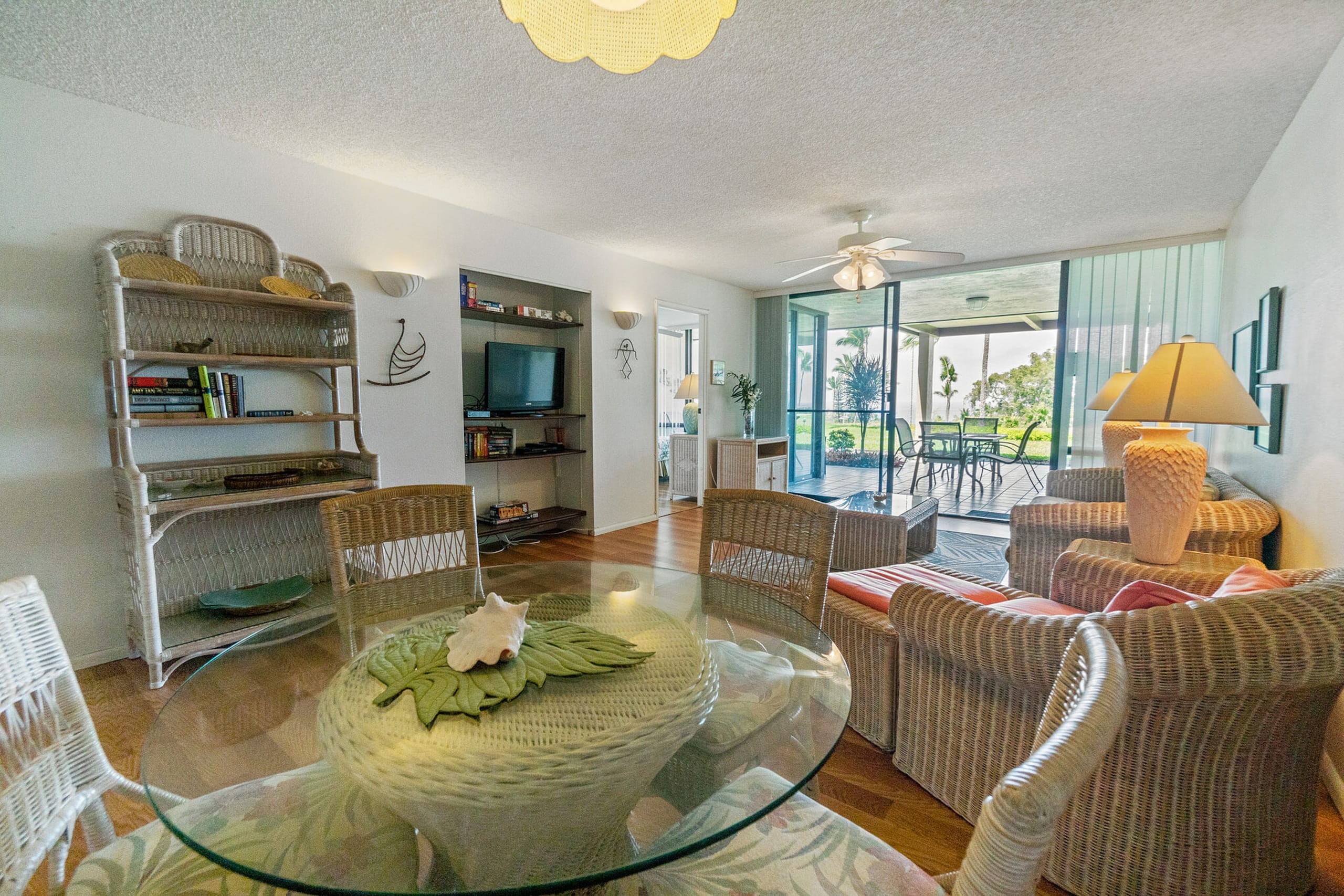 Condo in Kailua-Kona · ★4.44 · 2 bedrooms · 2 beds · 2 baths - Image 6